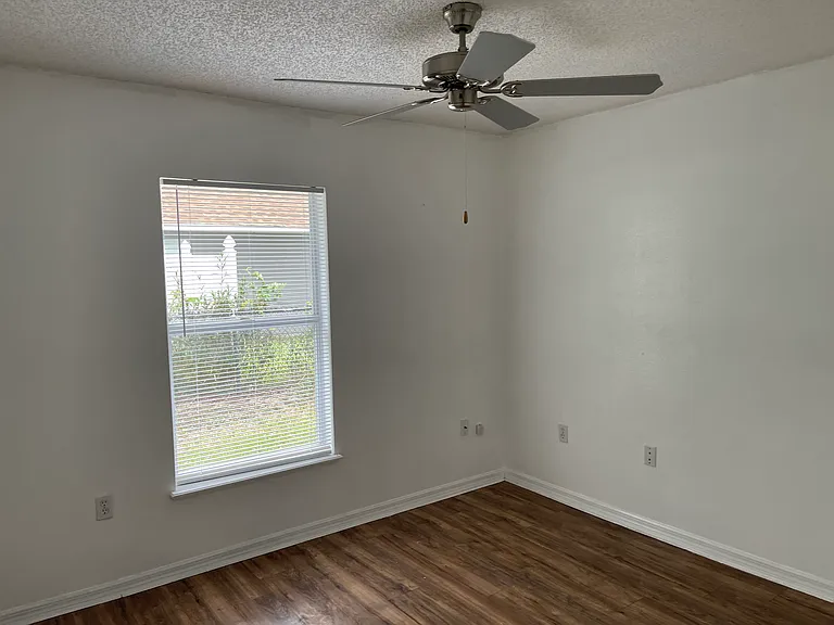 4 Burbank Dr — Photo 16