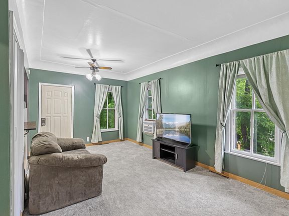 5th image of 377 Winona St E