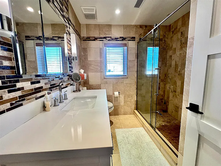 1703 Beach Ter #4N — Photo 21