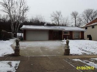 21W341 Ahlstrand Rd, Lombard, IL 60148