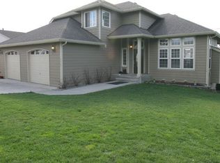 19907 Island Pkwy E, Lake Tapps, WA 98391
