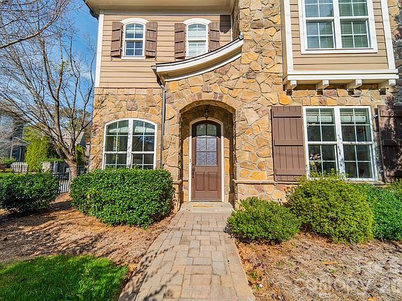 3rd image of 131 Boyce Rd