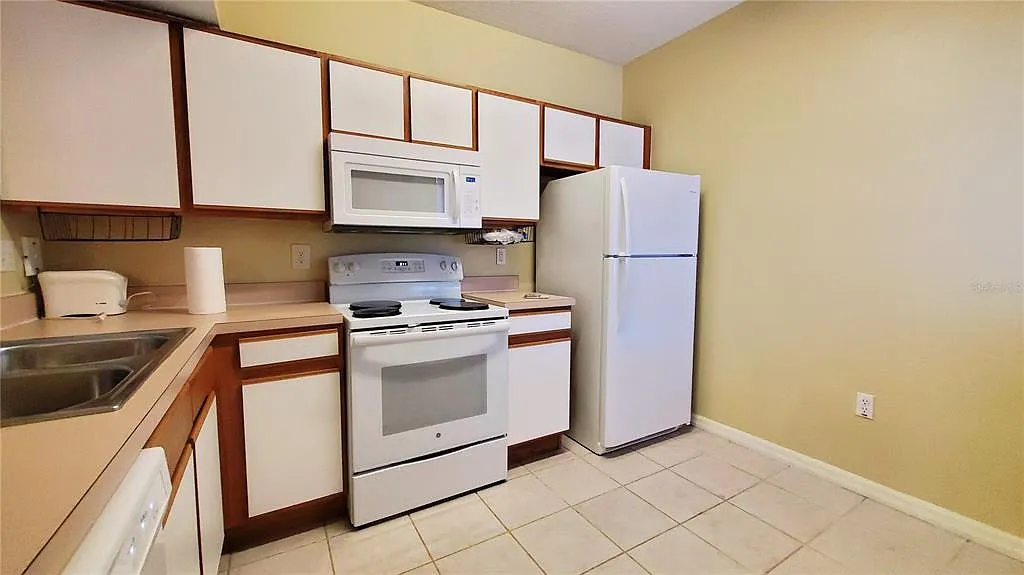 3 bed, 2.0 bath, 1151 sqft, $1,900 — Photo 2