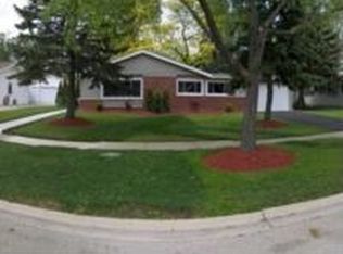 550 Maywood Ln, Hoffman Estates, IL 60169