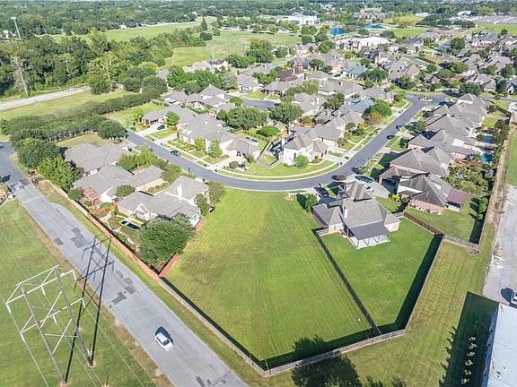 5th image of 202 Brahmwell Ct