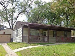 302 Saint Clair Dr, Marquette Heights, IL 61554