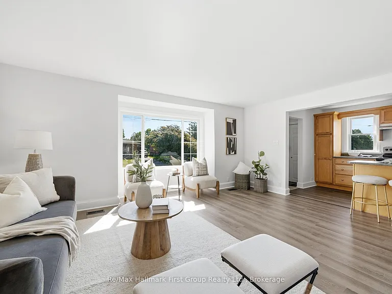 573 Sinclair St — Photo 8