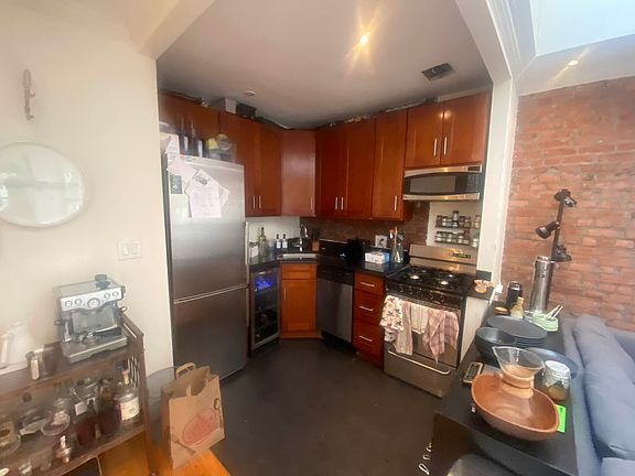 2nd image of 138 E 16th St APT 5B