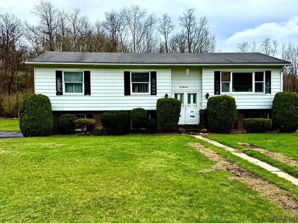 209 Devon Dr, Johnstown, PA 15904