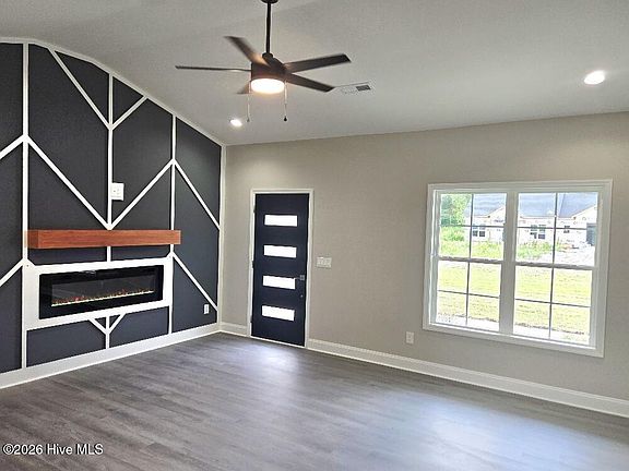 4th image of 713 Windchime Court