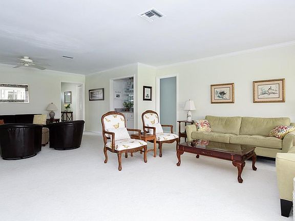 5th image of 300 Harbour Dr APT 300B