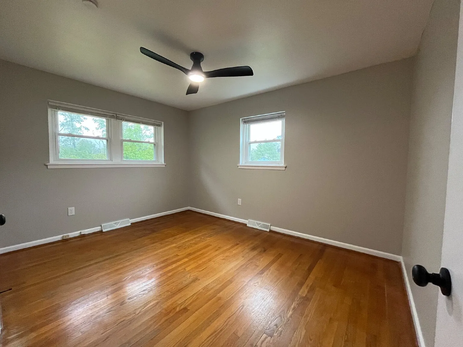 3 bed, 1.0 bath, 1010 sqft, $1,525 — Photo 4