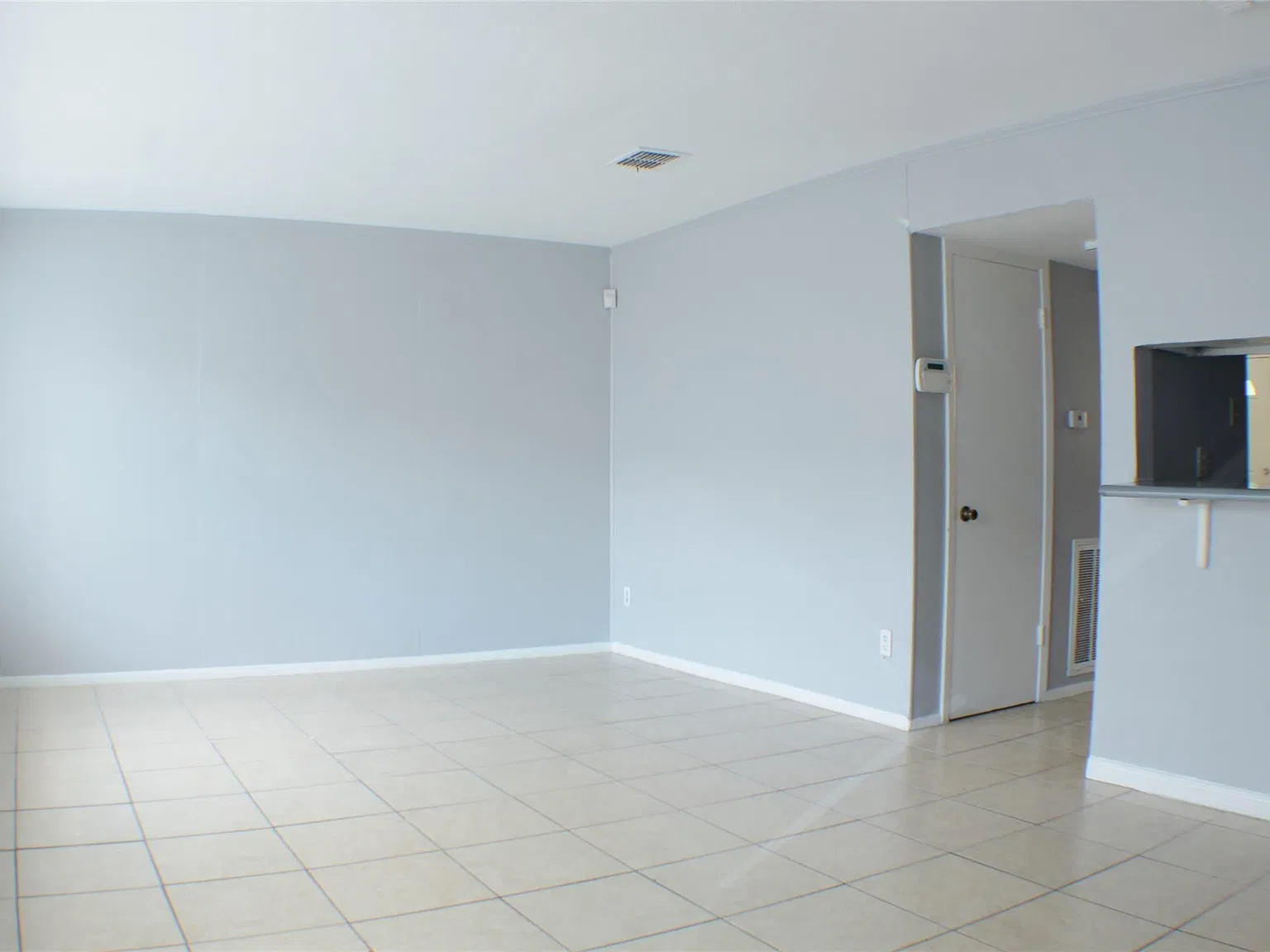 3 bed, 2.5 bath, 1562 sqft, $1,500 — Photo 3