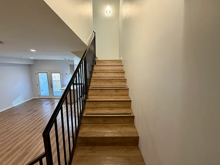 22425 Del Valle St #3 — Photo 10
