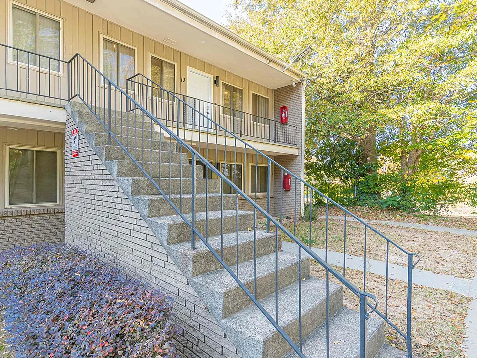 741 Carter St NW #4