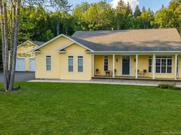 144 Country Wood Ln, Saint Marys, NB E3A 0Y6