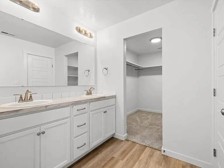 655 N Sevenoaks Ave — Photo 20