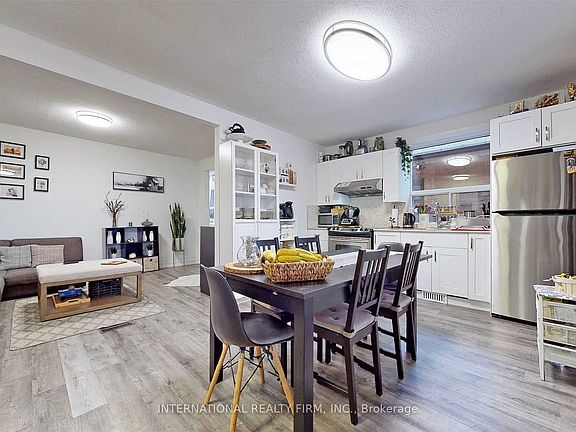5th image of 297 Gilbert Ave
