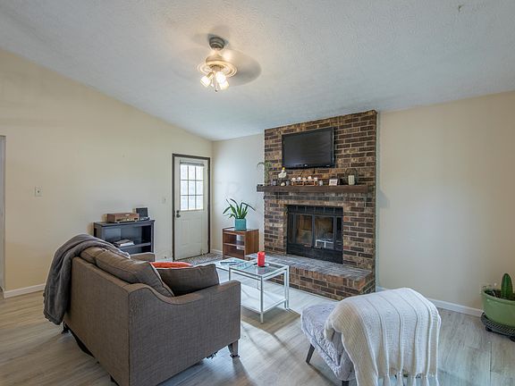 4th image of 8632 Seabright Dr