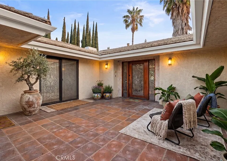 10307 Donna Ave