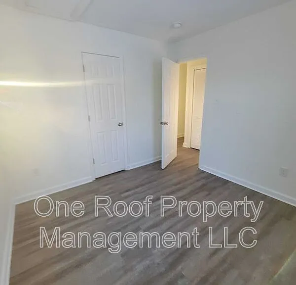 2633 S 49th St — Photo 6