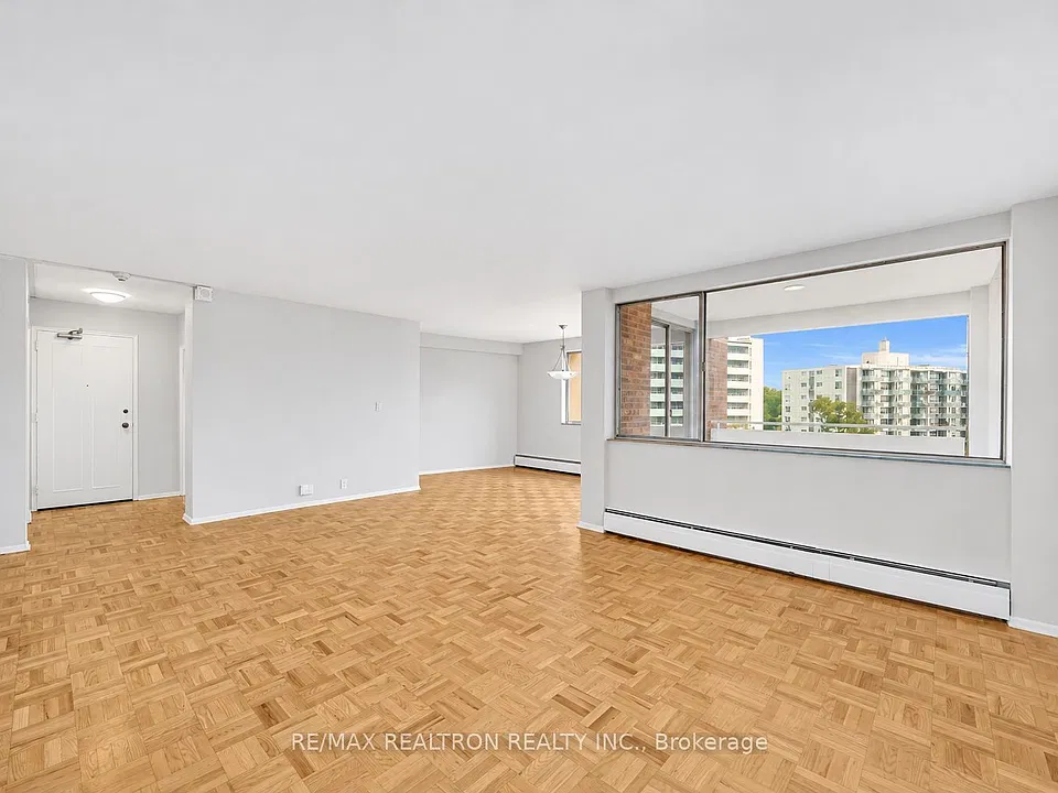 9 Deer Park Cres #1104