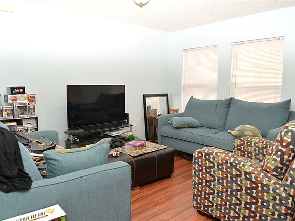 3rd image of 71 Leaver Dr