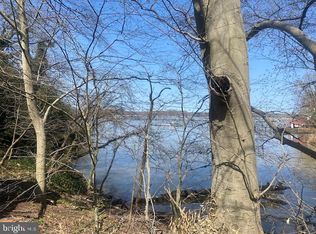 35 Borens Shore Rd, Elkton, MD 21921