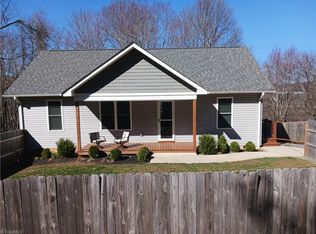 36 Lake St, Sparta, NC 28675