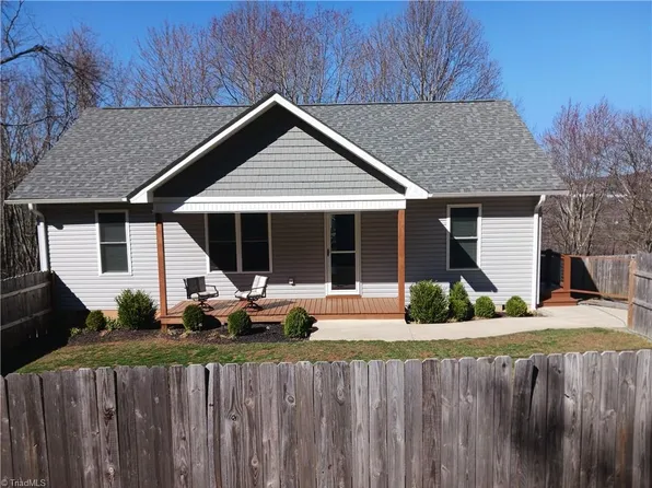 36 Lake St, Sparta, NC 28675