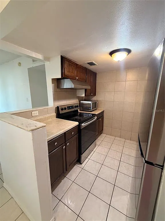 2 bed, 2.0 bath, 970 sqft, $1,400 — Photo 2