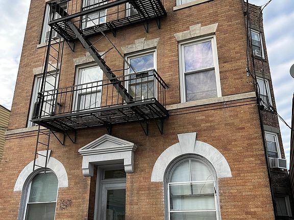 5th image of 170 Hopkins Ave #3R