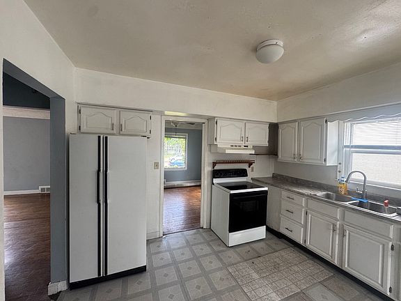 5th image of 219 Lexington Pkwy N #1