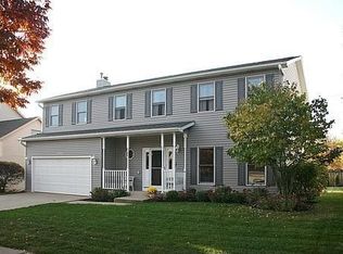 1555 W Hundley St, Hoffman Estates, IL 60169