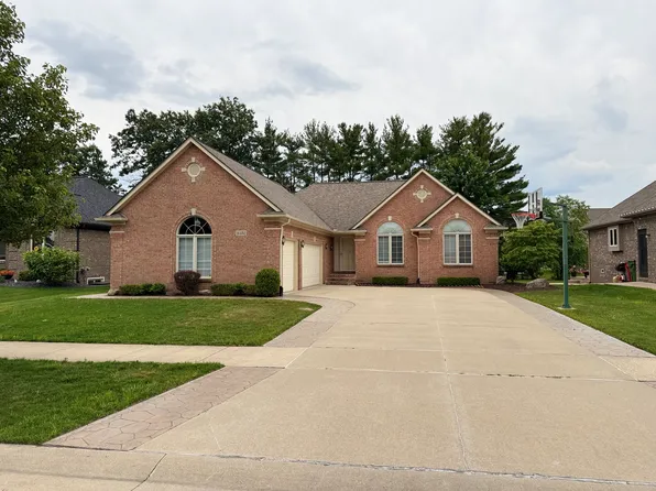 16152 Kingsway Dr, Macomb, MI 48044