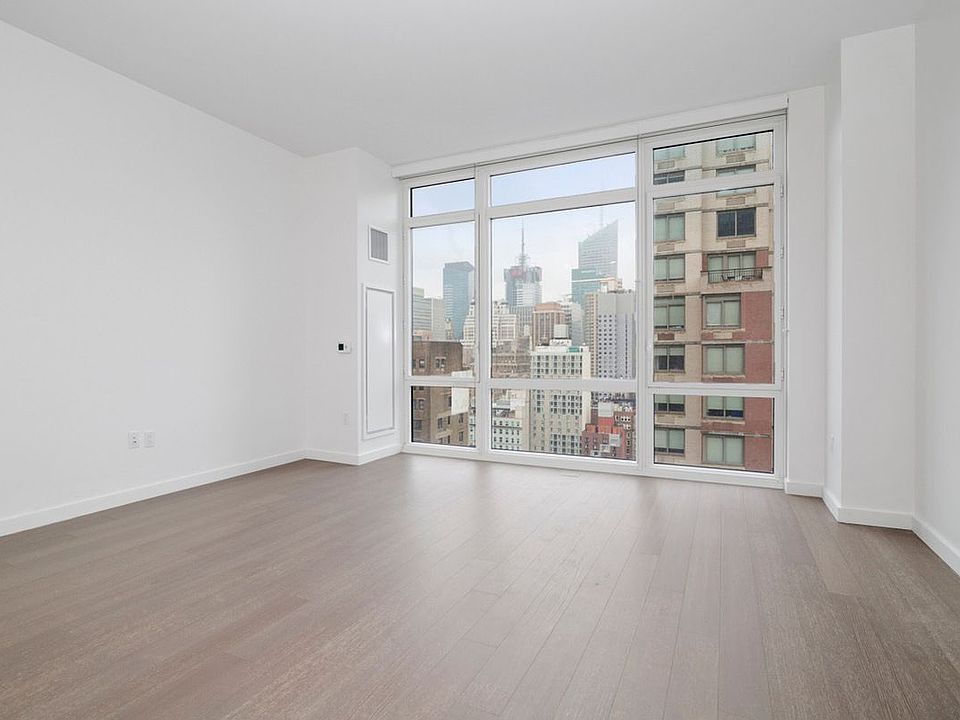 1st image of 42 W 33rd St #28C1