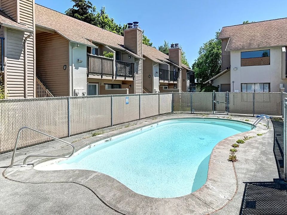 2nd image of 12434 Ambaum Blvd SW #B103