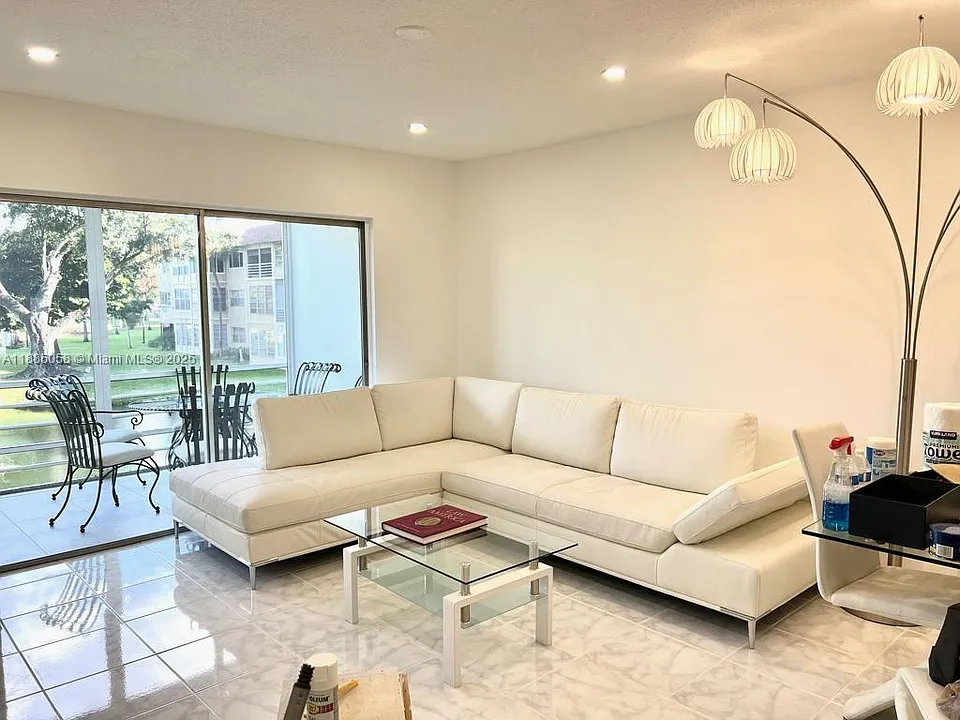 5051 W Oakland Park Blvd #204