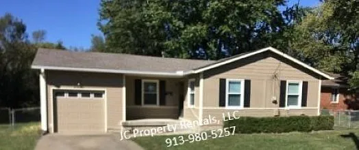 214 N White Dr — Photo 2