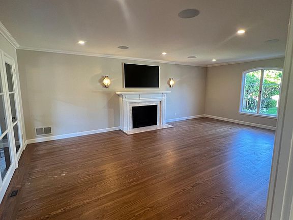 Living room with Samsung picture frame tv and surround sound