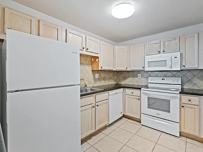140 Lakeview Dr #103 — Photo 16