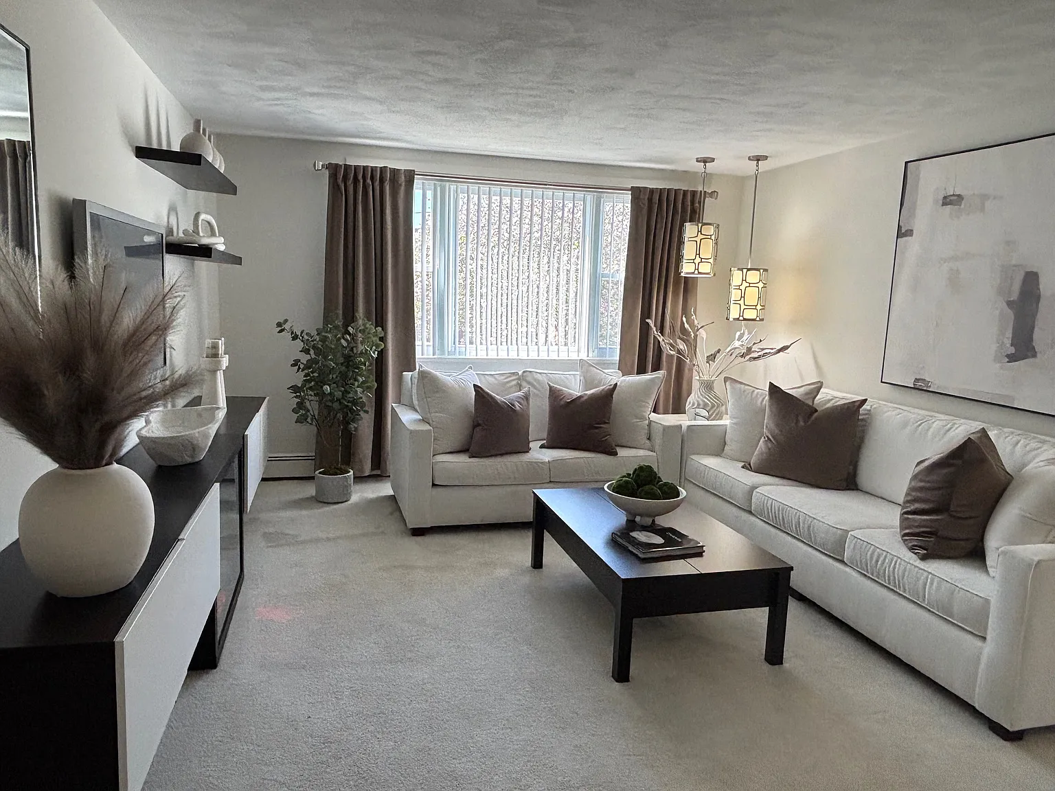 Sovereign and Saxony Apartments — Photo 1