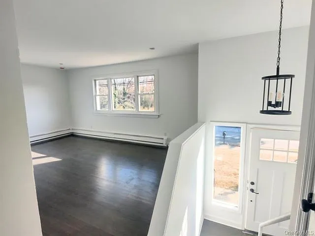 3 bed, 1.0 bath, 1075 sqft, $3,600 — Photo 2