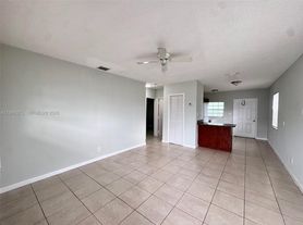 990 Phippen Waiters Rd, Dania, FL