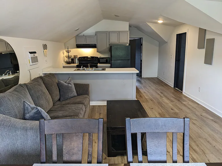 912 N Chestnut St #2 — Photo 8
