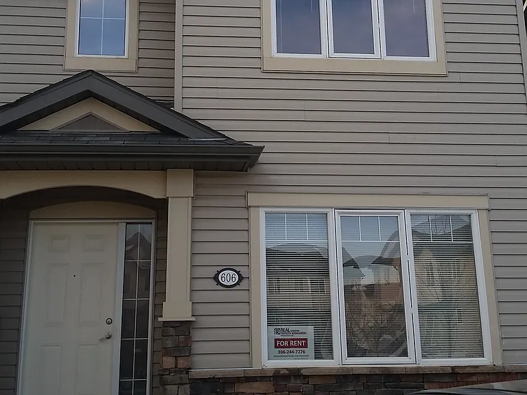 303 Slimmon Pl — Photo 1