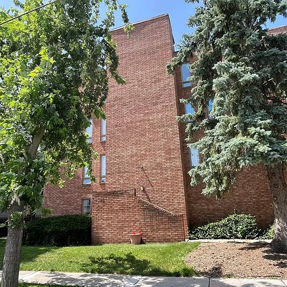 26 Alice St N #303 — Photo 11