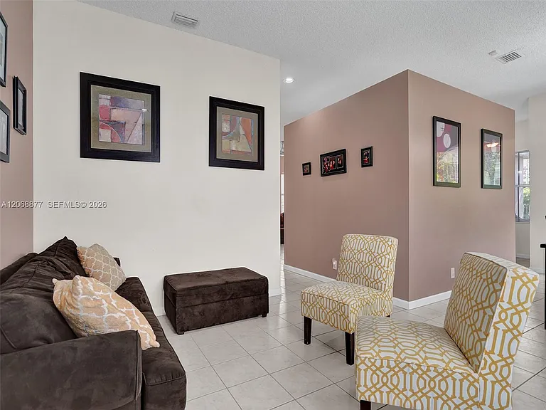 938 Bluewood Ter — Photo 40