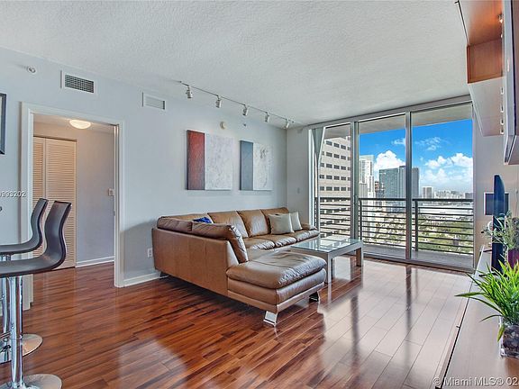 2nd image of 325 Biscayne Blvd APT 3122