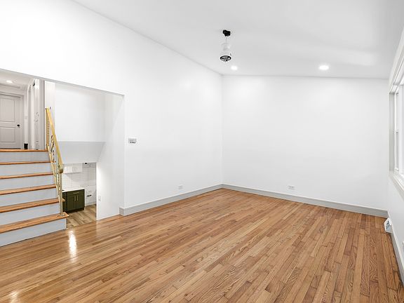 3rd image of 940 W 116th Pl